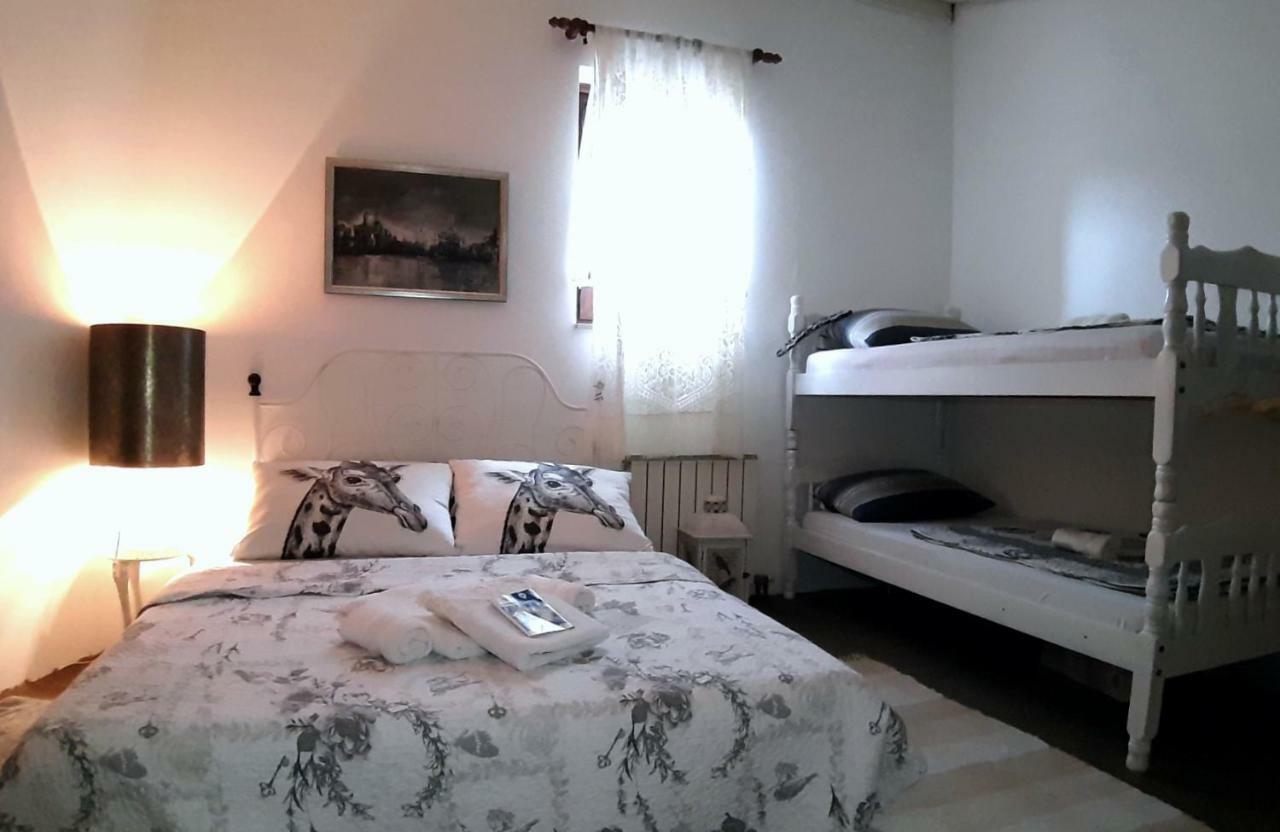Hostel Pansion Lion SJJ Eksteriør bilde