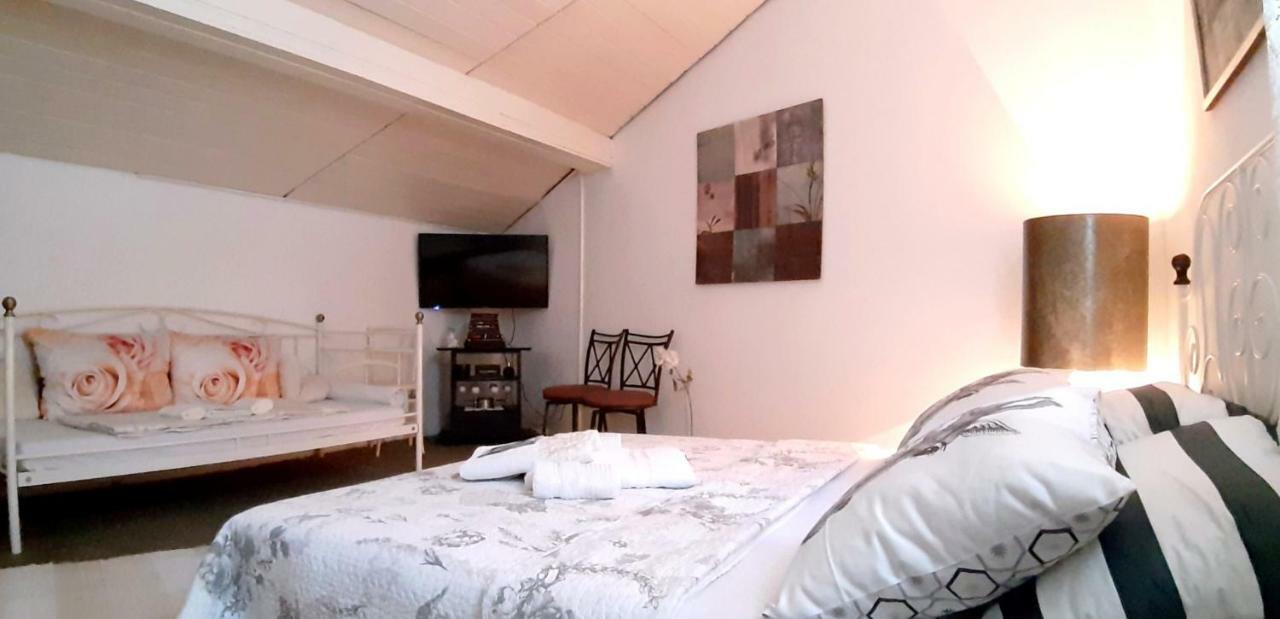 Hostel Pansion Lion SJJ Eksteriør bilde